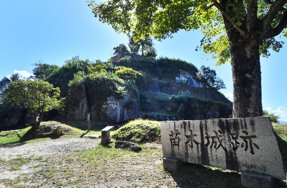 Nirengi Castle Ruins, Japan
